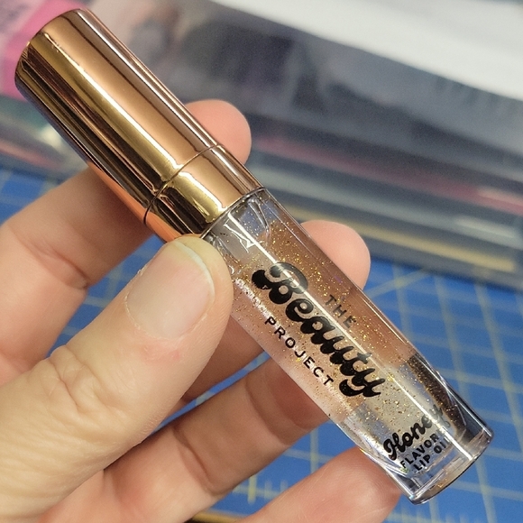 The Beauty Project Glitter Gold Lip Oil - Picture 1 of 1
